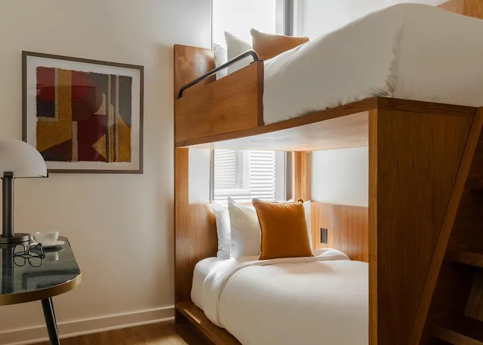 Found Hotels, Chicago, Series By Marriott 3*