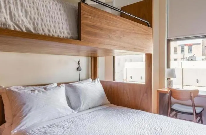 Found Hotels, Chicago, Series By Marriott 3*