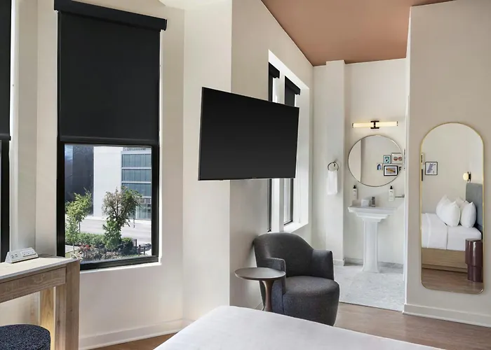 Hotel Found Hotels, Chicago, Series By Marriott 3*