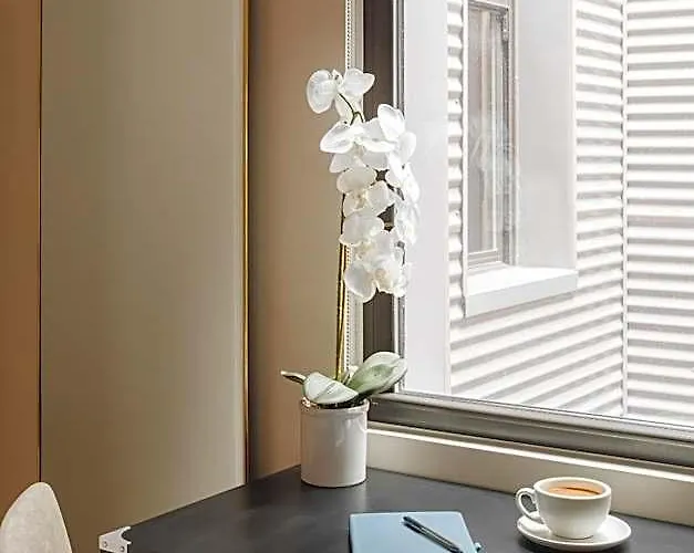 Hotel Found Hotels, Chicago, Series By Marriott 3*