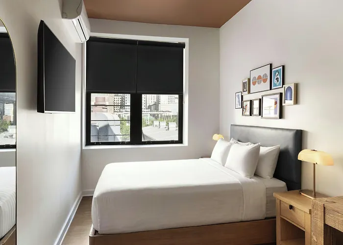 Found Hotels, Chicago, Series By Marriott 3*